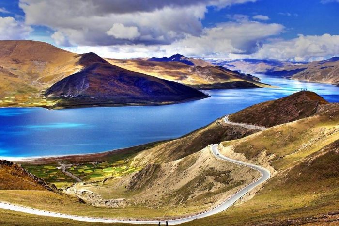 Népal terrestre – Chine – Mongolie conduisant un voyage sur la route