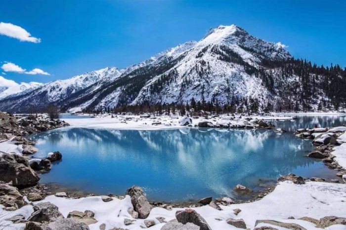 Memandu sendiri dengan kereta sewa dari Yunnan ke Tibet