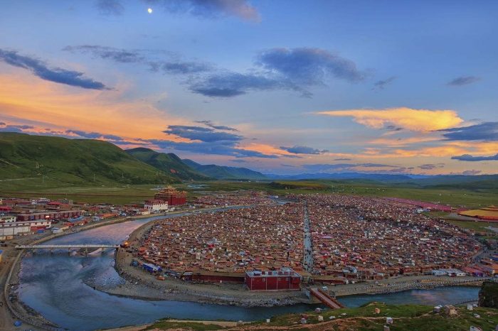 Исследуйте Кхам и Восточный Тибет: Самоуправляемый по суше от Чэнду до юшу