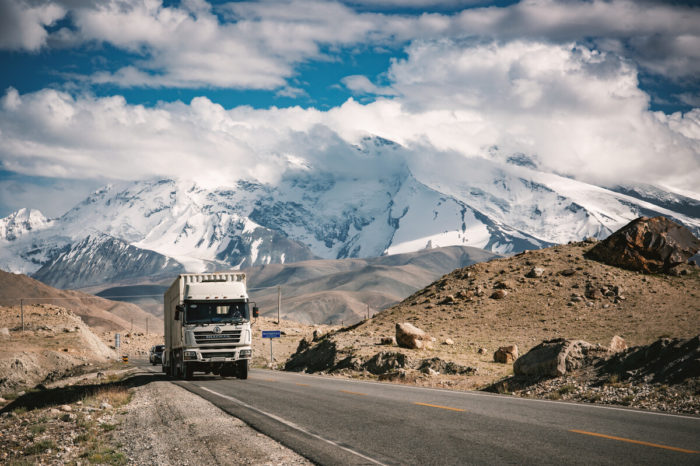 Memandu melalui China: Pakistan – KKH-China-Kyrgyzstan jalan perjalanan dengan kereta