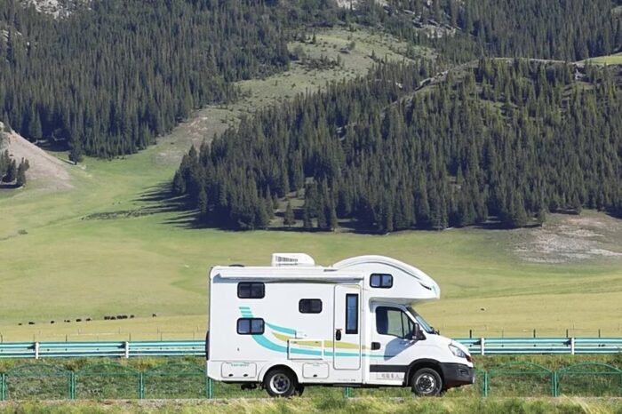 Lan Zhong Star Iveco 6-Seater 6-Berth Double Slide-out – RV, Camper, Rental and Travel