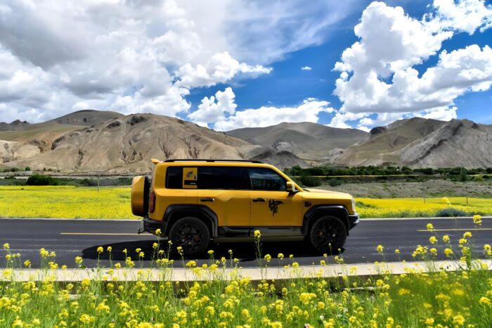 Equation Leopard 5 Mid-size SUV – EV, Rental and Road Trip