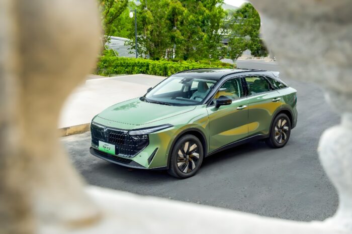 Dongfeng Nissan Venucia Big V DD-i Super Hybrid Compact SUV – EV, Rental and Road Trip