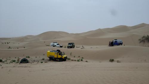 Drive your own car to explore the deserts in China